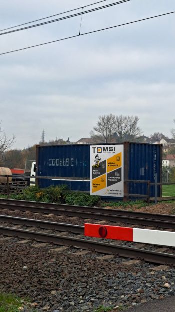 Tomsi - venkovní návrh grafiky banneru na kontejner